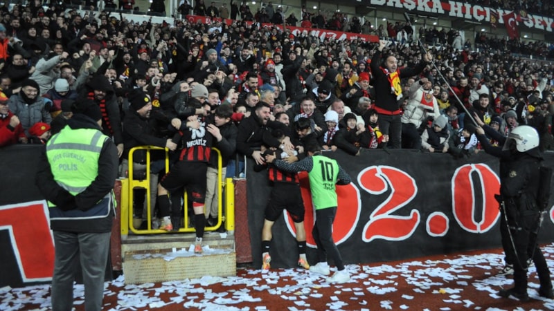 Taraftar rekoru kırıldı! Eskişehirspor, liderlik koltuğuna oturdu