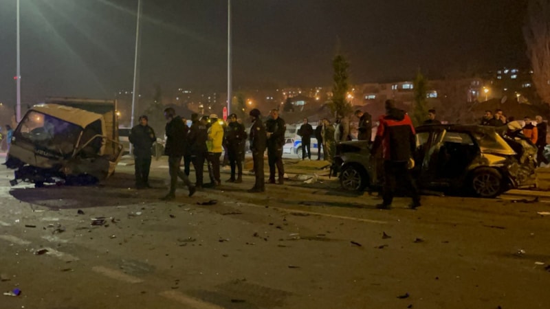 Kayseri'de otomobil ile kamyonetin çarpıştığı kazada 6 kişi yaralandı