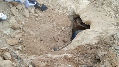 Hatay'da şantiye kazısında kaya mezarları bulundu