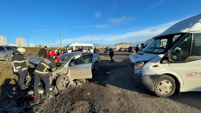 Samsun'da öğrenci servisi kaza yaptı