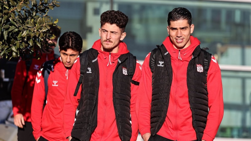 Sivasspor, Türkiye Kupası maçı için hızlı trenle Ankara'ya ulaştı
