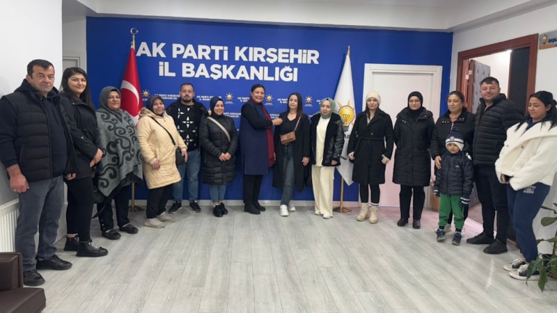 Kırşehir'de CHP'den istifa eden 12 kişi AK Parti'ye geçiş yaptı