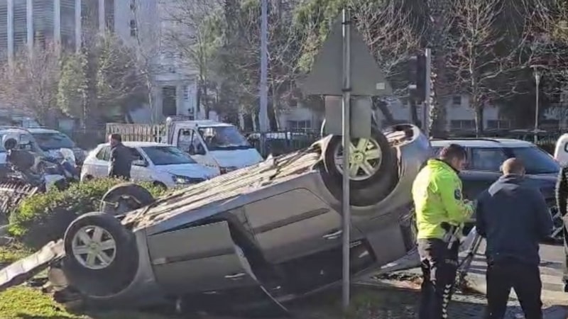 Samsun'da kontrolden çıkan otomobil takla attı