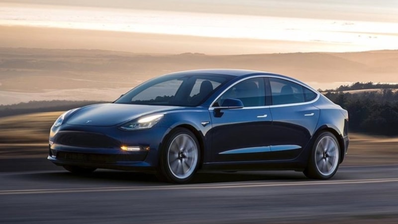 Lastik basıncını bildiren sistem aksadı! Tesla ABD'de 700 bin aracını geri çağırdı