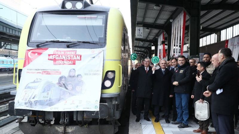Afganistan'a yardım malzemesi taşıyacak olan 'İyilik Treni' yolculuğuna başladı