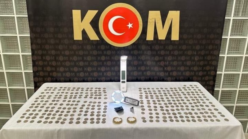 Manisa'da tarhi eser kaçakçılığı operasyonunda 339 metal sikke ele geçirildi