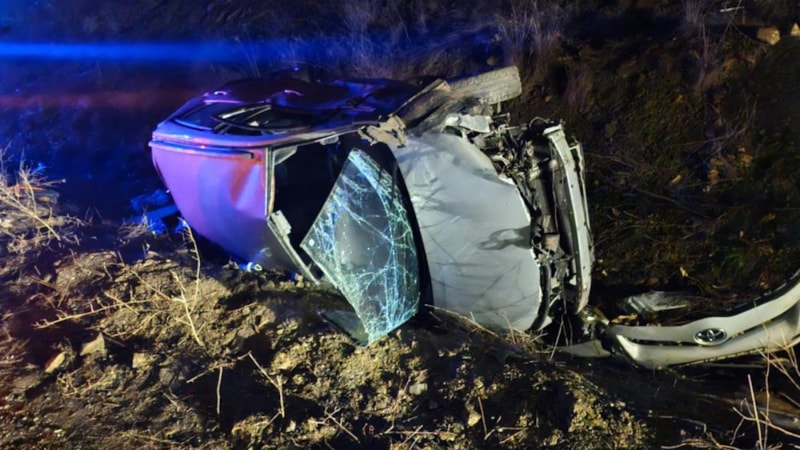 Çorum'da takla atan otomobildeki 3 kişi yaralandı