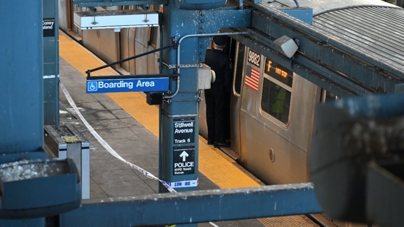 ABD'de metroda uyurken ateşe verilen kadın hayatını kaybetti