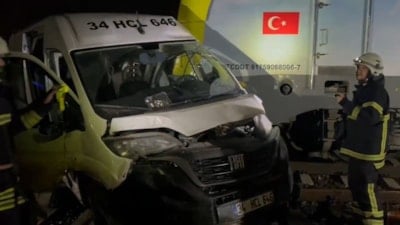Tekirdağ'da yük treni ile servis minibüsü çarpıştı: 4 yaralı
