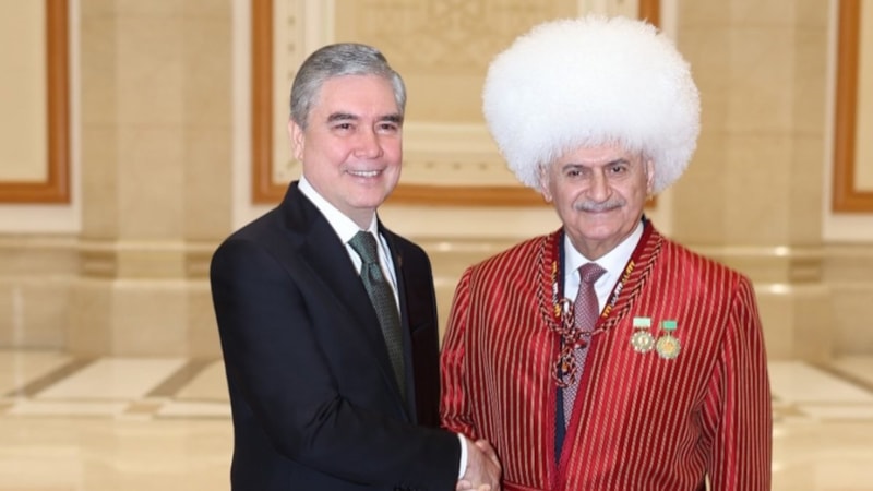 Binali Yıldırım’a Türkmenistan’da onur madalyası ve fahri Aksakal ünvanı verildi