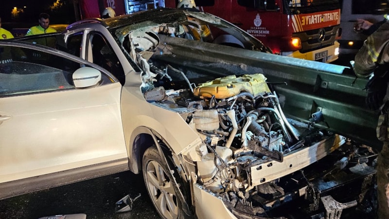 İstanbul'da feci trafik kazası: 1 ölü, 2 yaralı