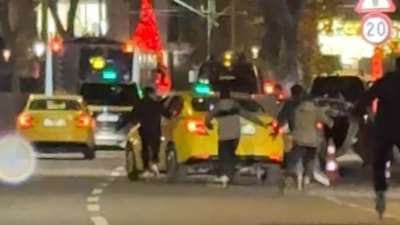 İstanbul'da patenli gençlerin tehlikeli yolculuğu