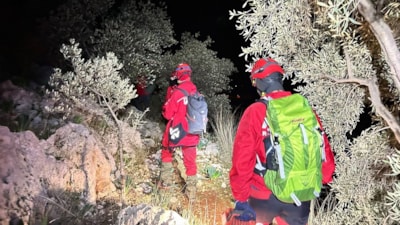 Antalya'da dağlık alanda mahsur kalanlar kurtarıldı