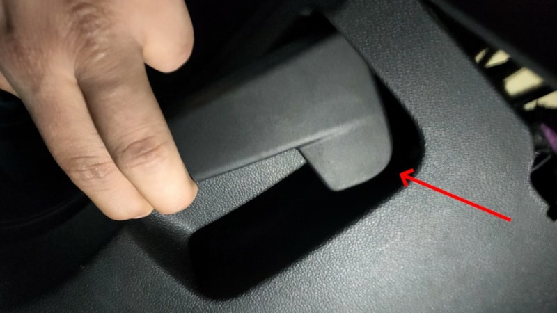 Araba bagajlarında bulunan bu düğme bakın ne işe yarıyor