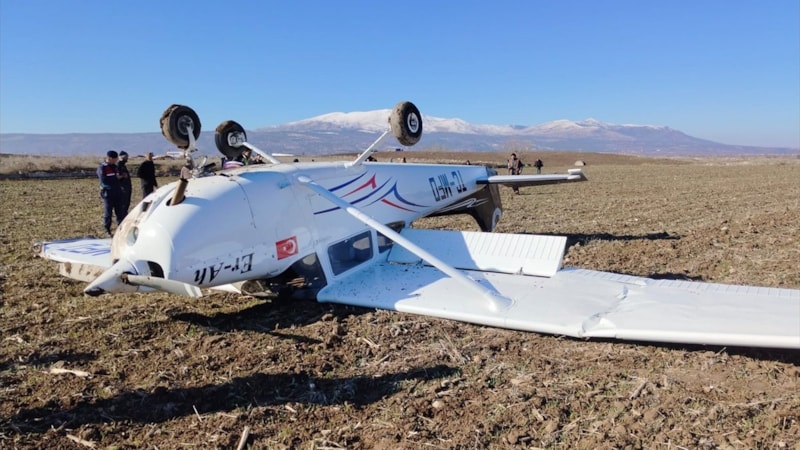 Isparta'dan havalanan eğitim uçağı Denizli'de sert iniş yaptı