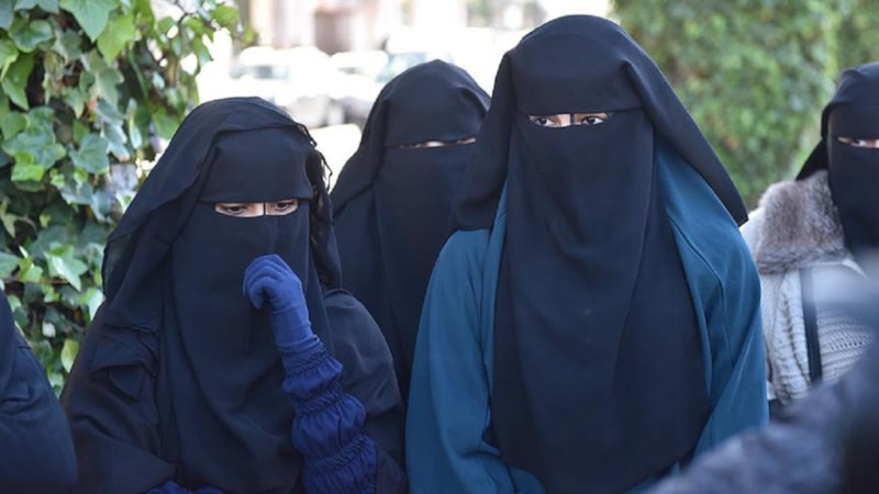 İsviçre'de burka yasaklandı