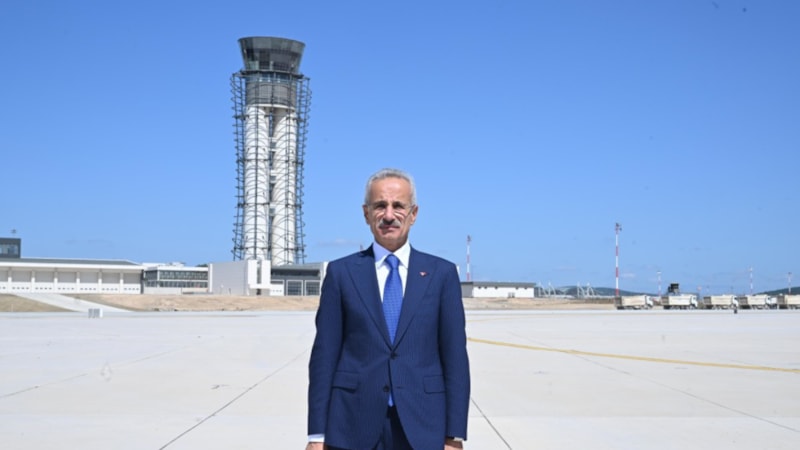 Hava yolunda yolcu ve personele sıkı takip: Abdulkadir Uraloğlu yeni ceza tarifesini açıkladı