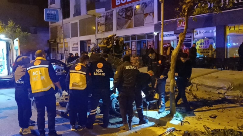 Adana'da trafik kazası: 2 kişi yaralandı