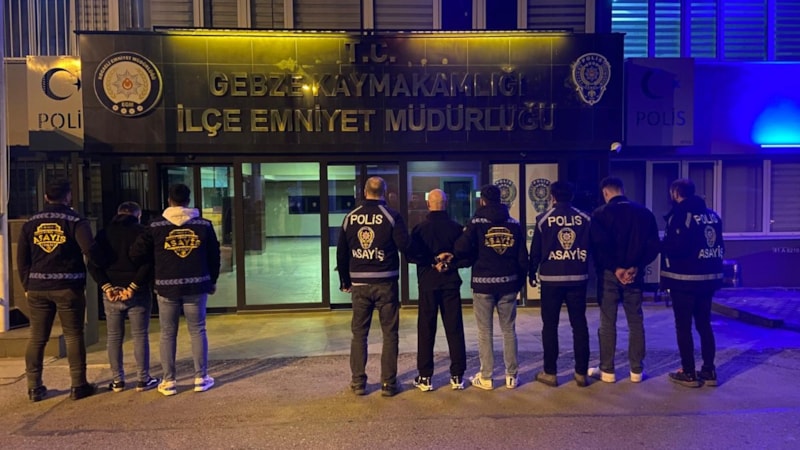 Kocaeli'de mazotunu alabilmek için tır şoförünü darbettiler: Yakalandılar