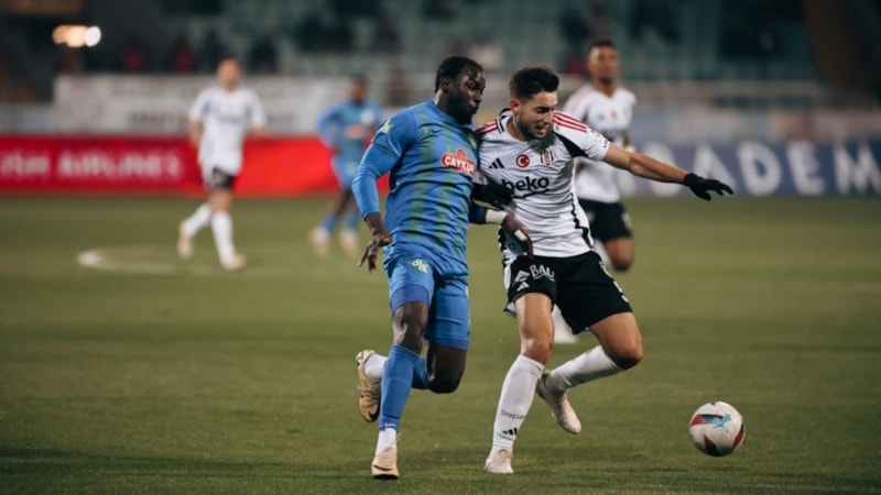 Beşiktaş'ta sakatlık! Tayyip Talha Sanuç oyuna devam edemedi