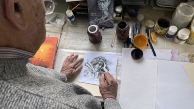 Ünlü yazar Cengiz Aytmatov'un eserleri tablolarda