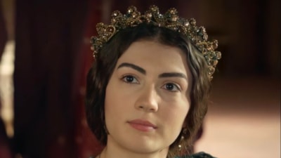 Estetikli güzellerden olduğu iddia ediliyordu! Burcu Özberk'ten açıklama geldi