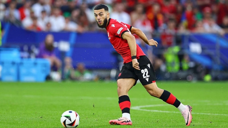 Galatasaray, Mikautadze için Bafetimbi Gomis'i devreye soktu