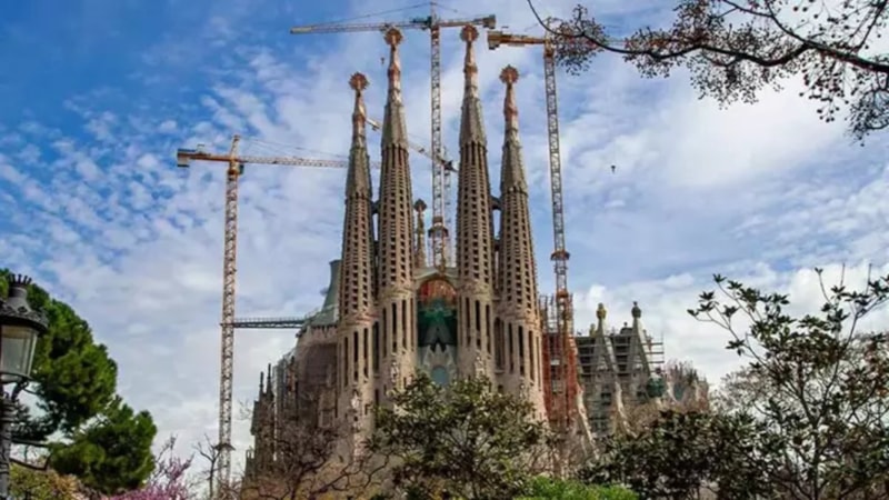 İspanya'nın sembollerinden 'La Sagrada Familia'nın inşaatı 2026'da tamamlanacak