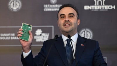 Sanayi ve Teknoloji Bakanı Mehmet Fatih Kacır’dan Özgür Özel’e kırmızı kart cevabı