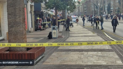 Denizli'de bina önüne bırakılan çanta korkuttu