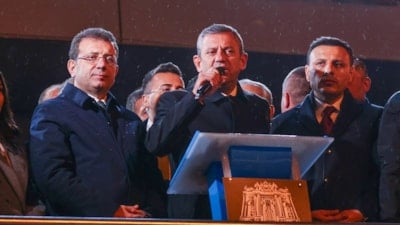 Beşiktaş Belediyesi önünde 