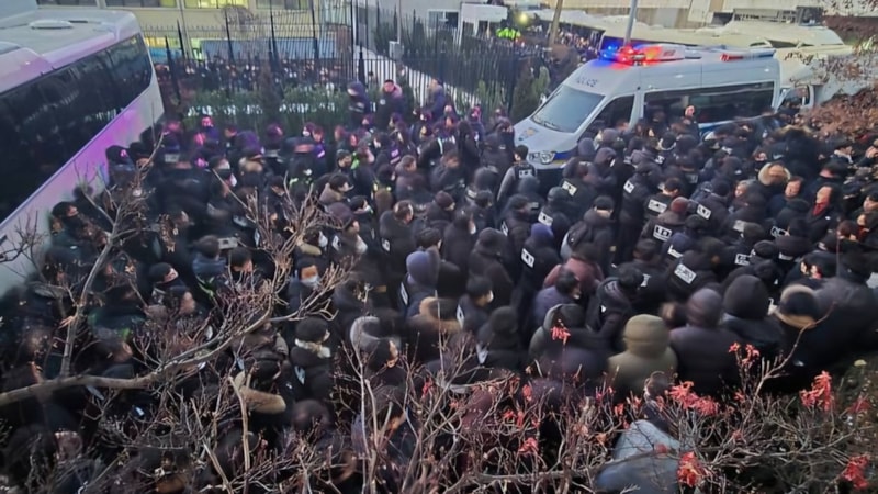 Güney Kore Devlet Başkanı Yoon, sıkıyönetim soruşturması kapsamında tutuklandı