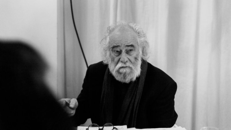 Barry Sanders, modern dünyanın ruhsal yüklerini Naif Ruhlar kitabında sorguluyor