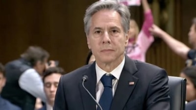 Blinken'a soykırımcı diyen gazeteci, salondan zorla çıkarıldı