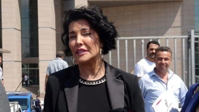 Deniz Akkaya, kontrol için evine gelen polislerden şikayetçi! 