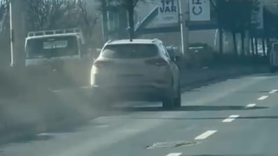 Ankara'da direksiyon başında rahatsızlandı: Bariyerlere çarparak ilerledi