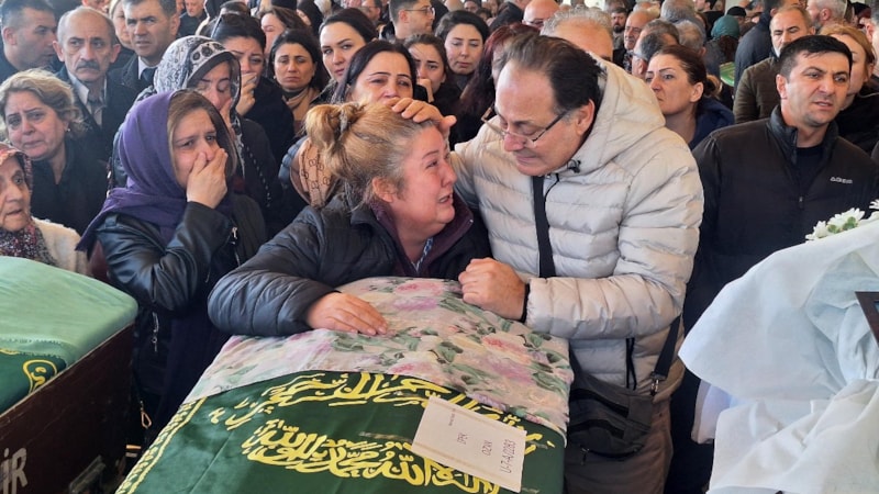 Ankara'da otomobilden düşüp ölen İpek, son yolculuğuna uğurlandı