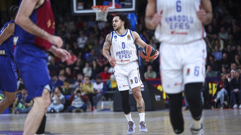 Anadolu Efes deplasmanda Barcelona'ya kaybetti