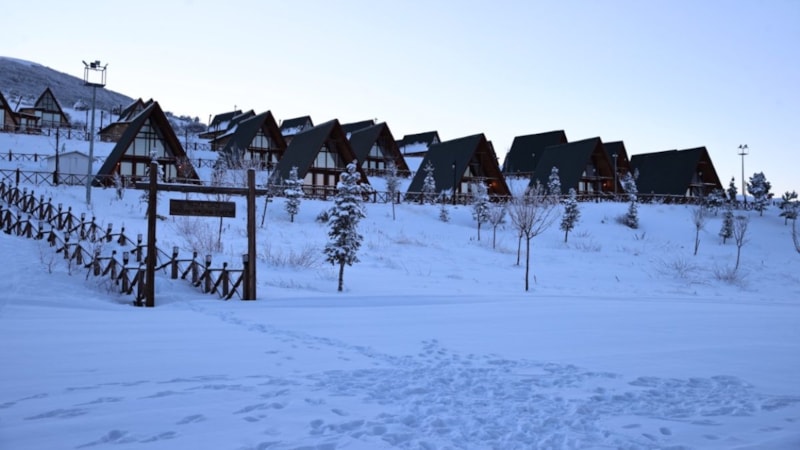 Ne Uludağ, ne Kartepe! Türkiye'nin en ekonomik kayak merkezi açıldı; Herkes akın ediyor...