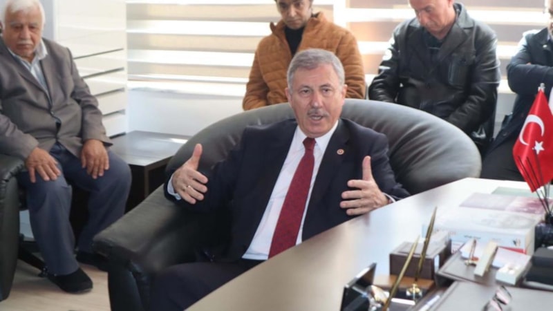 Muğla'da Milletvekili Selçuk Özdağ gazeteciyi azarladı