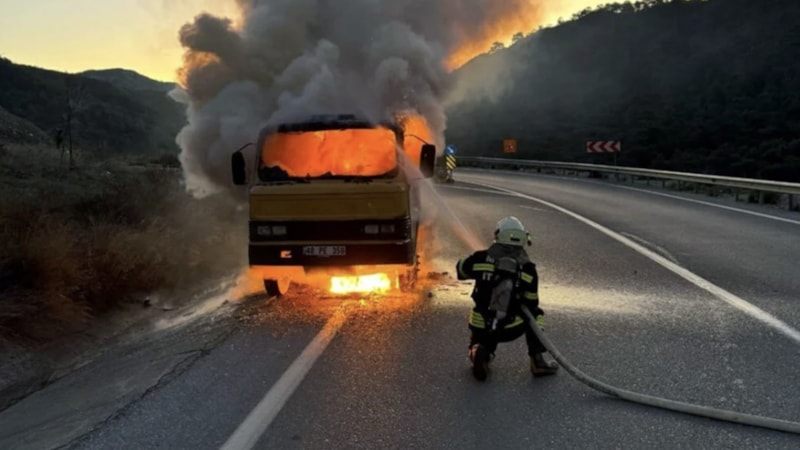 Muğla'da yakıt dolu tanker alev aldı