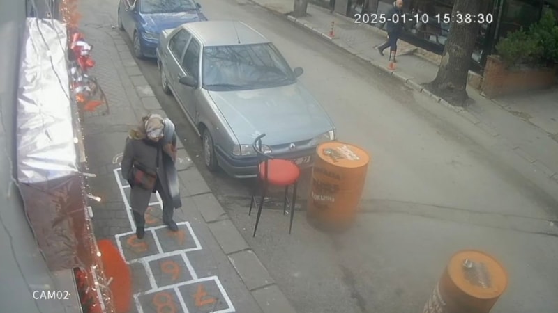 Ankara'da kaldırıma seksek oyunu çizdi