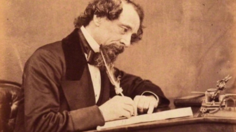 İki Şehrin Hikayesi romanının yazarı Charles Dickens'e İngiltere'de doğum yılına özel sergi
