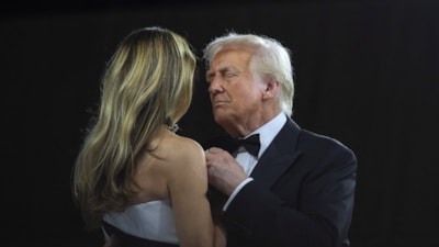 Donald Trump ve Melania Trump Başkomutanlık Balosu'nda dans etti