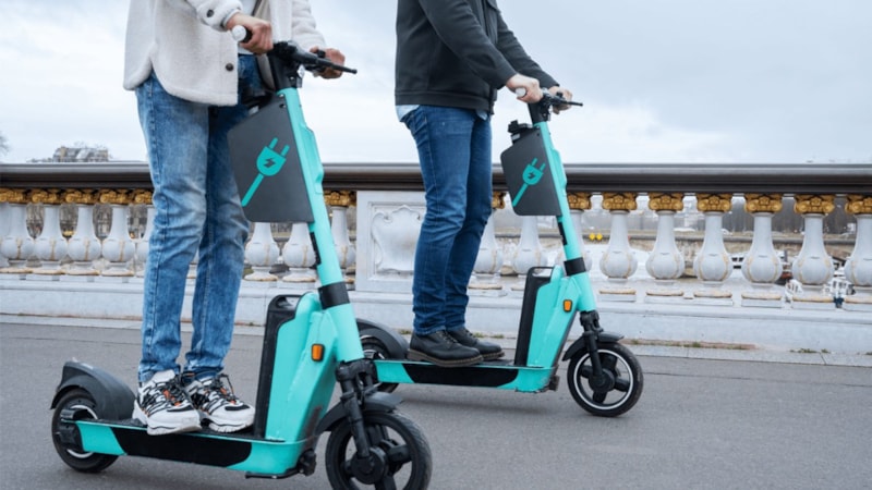 Elektrikli scooter sahipleri dikkat! Yönetmelik değişti, o kurala uymayan 6 bin lira ceza ödeyecek
