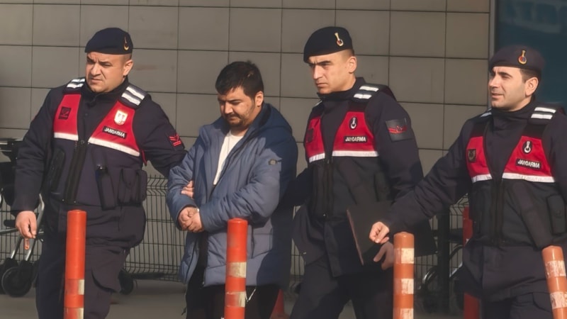 Bursa'da kendisini doktora götürmek isteyen babasını bıçakladı