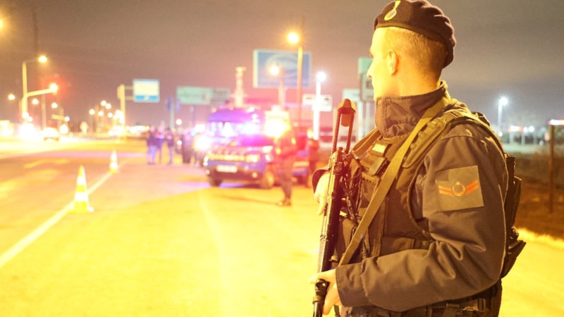 Aksaray'da jandarma, uzun namlulu silahlarla yol kontrolünde