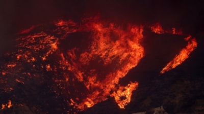 Donald Trump'ın ziyaret etmesi beklenen Los Angeles'ta yeni yangın