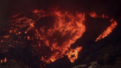 Los Angeles'ta tekrar başlayan yangın büyüdü: Yerleşim yerlerini tehdit ediyor