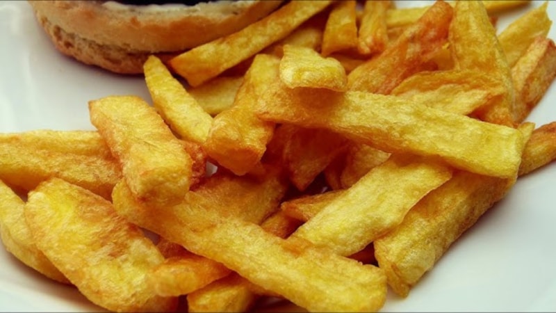 1 bardağı patatesleri çıtır çıtır yapıyor: Usta şeflerin patates kızartma yöntemi